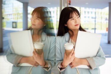 【一撃必殺】イケオジに「付き合って」は通用しない！言葉を捨てて指輪で沼らせろ